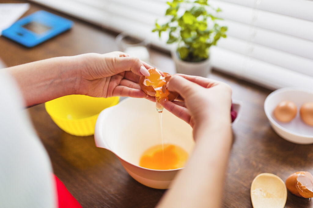 How to Make an Egg Mask for Hair